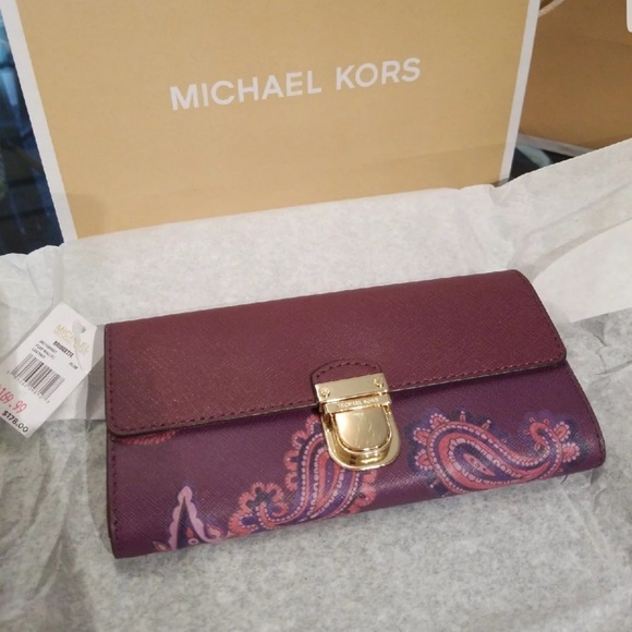 Michael Kors Handbags - 💓NWT MK Wallet💓 Firm